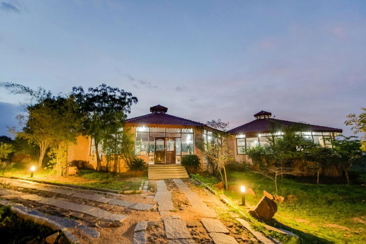 Hampi Heritage & Wilderness Resort-Jungle Lodges ベッラーリ エクステリア 写真