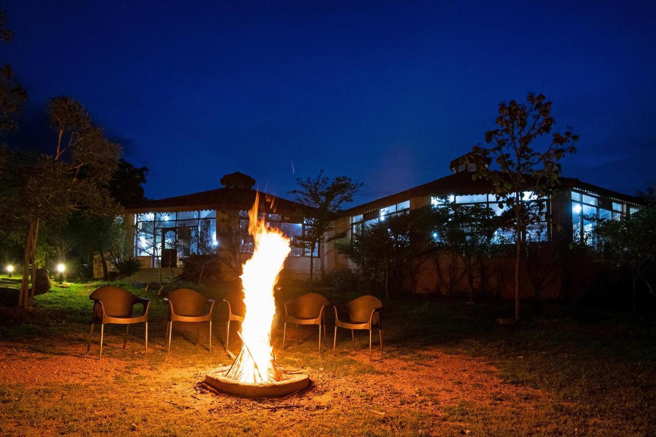 Hampi Heritage & Wilderness Resort-Jungle Lodges ベッラーリ エクステリア 写真