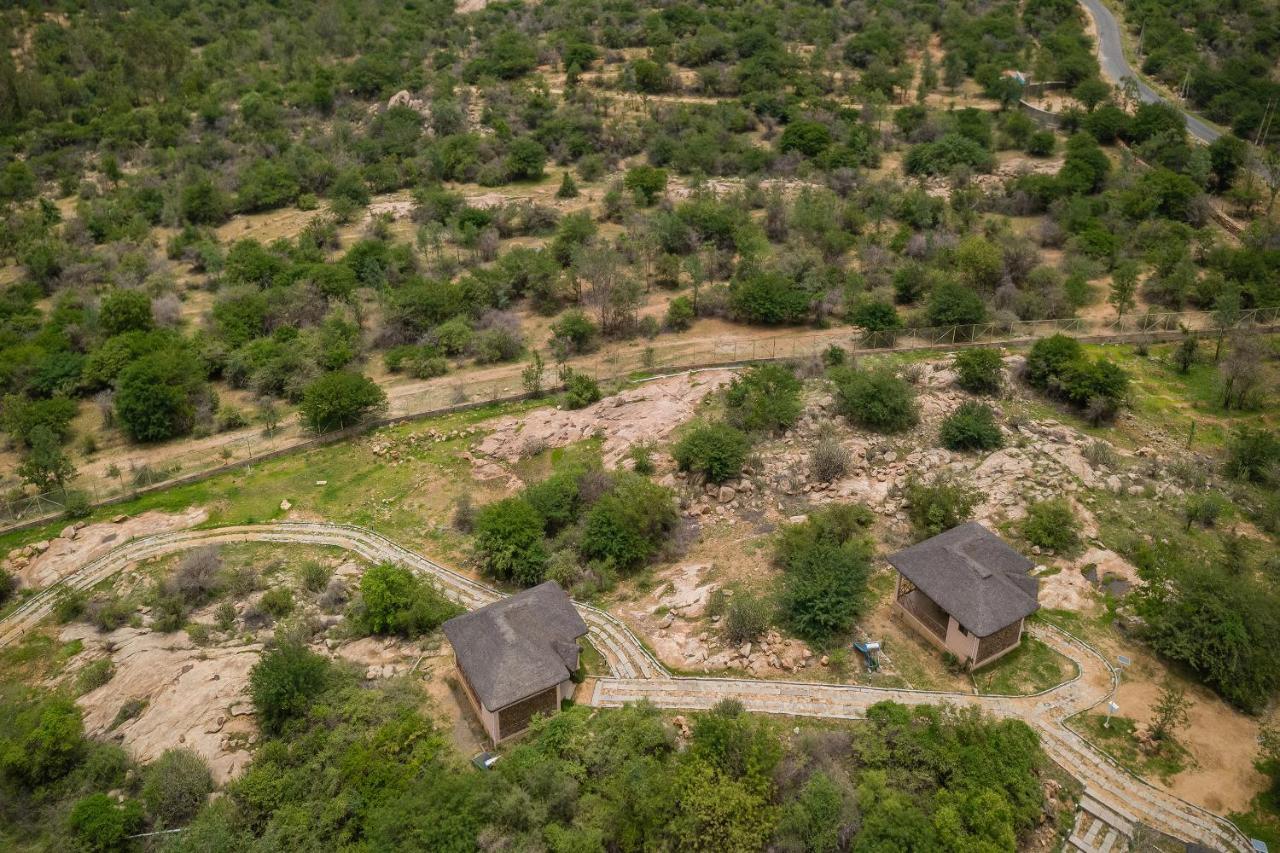 Hampi Heritage & Wilderness Resort-Jungle Lodges ベッラーリ エクステリア 写真